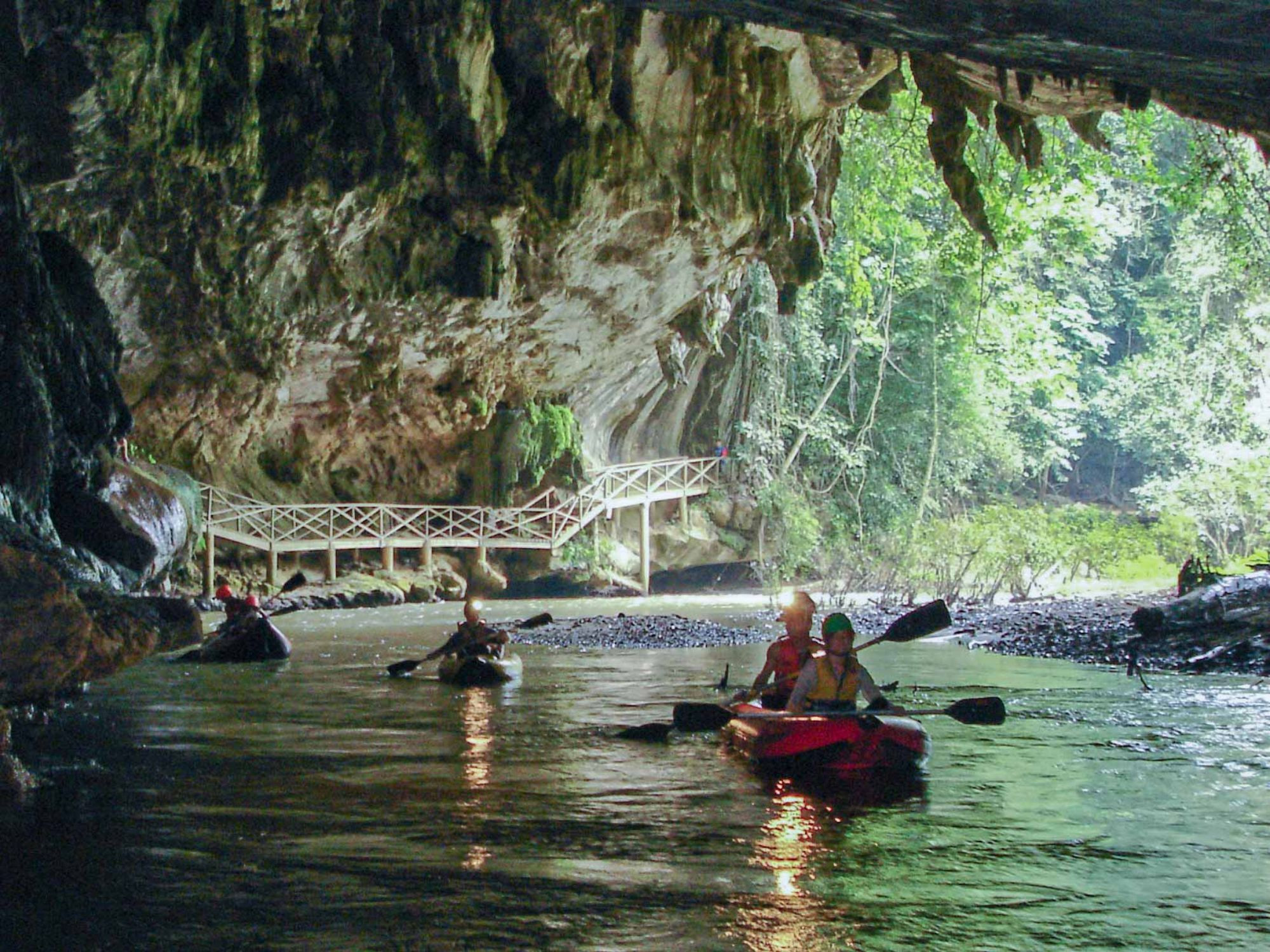 DSC00073kayak-cave